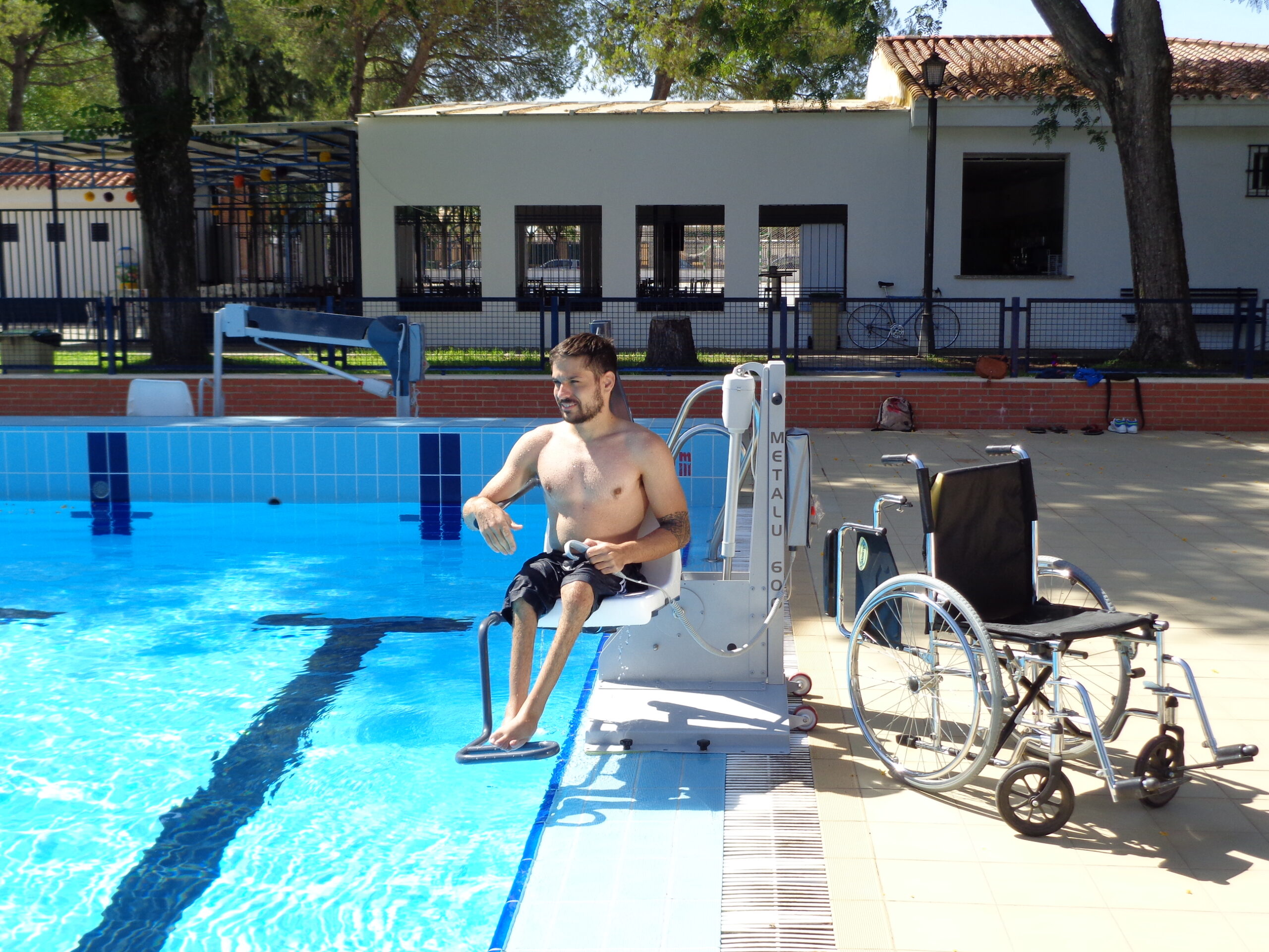 Elevador para piscinas de batería fijo-desmontable METALU 600