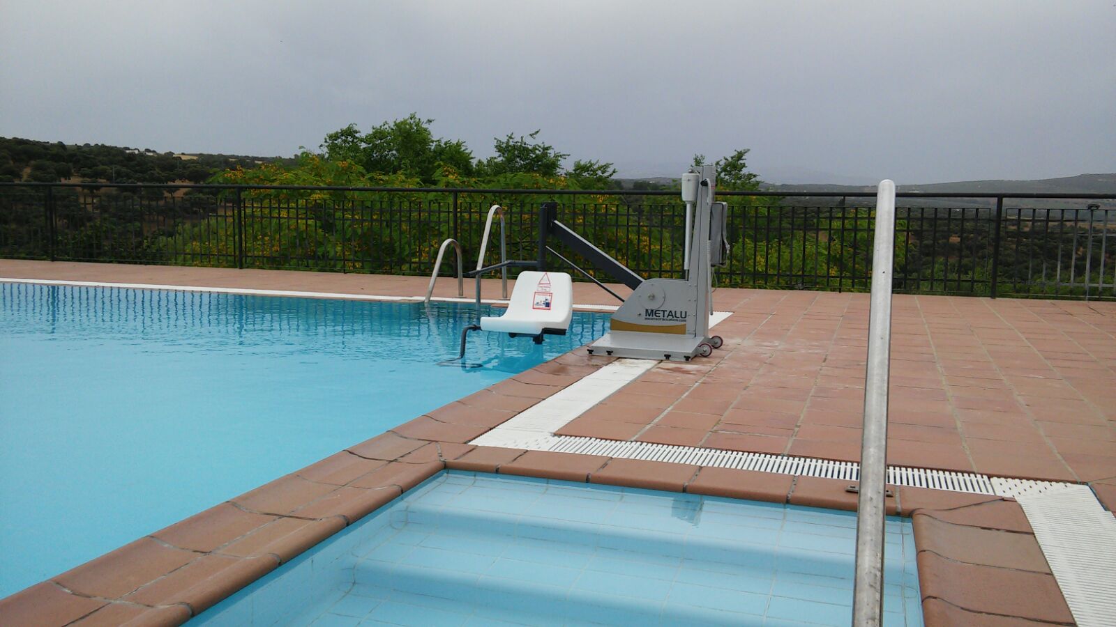 Elevador para piscinas de batería fijo-desmontable METALU 600 - Imagen 3