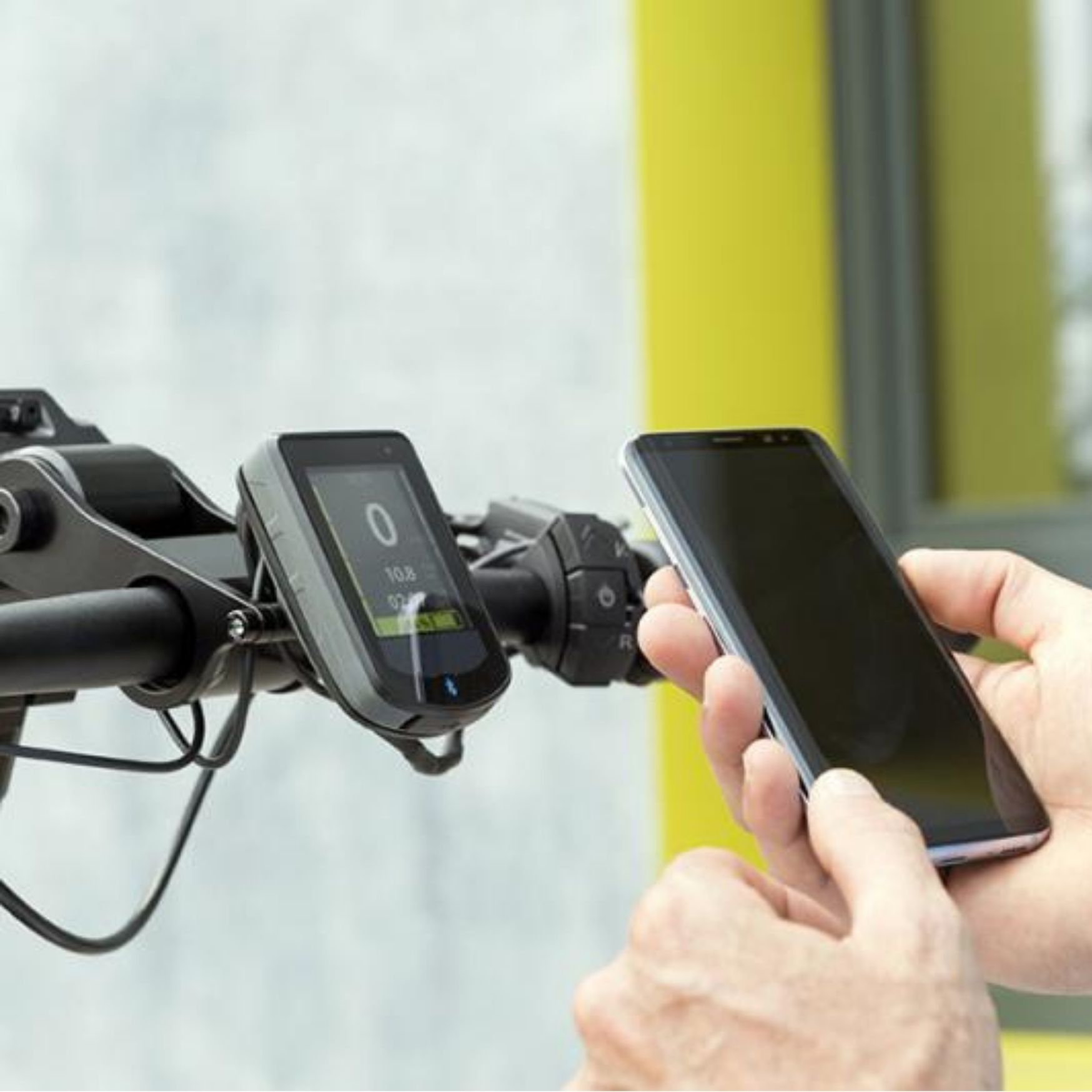Invacare Alber e-pilot | Handbike eléctrica frontal para silla de ruedas – rueda 16″, hasta 50 km de autonomía - Imagen 6